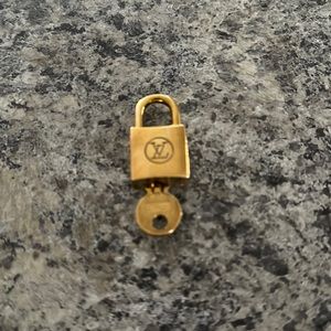 LV Lock & Key # 213